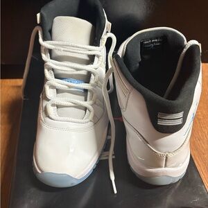 Men White, blue and Black Sneakers